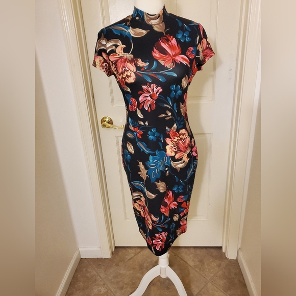 SHEIN Dresses & Skirts - SHEIN Black Floral Knee Length Dress